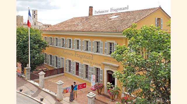 El Museo del Perfume de la casa Fragonard está ubicado en un lugar histórico: muy cerca de la Opera Garnier, en el que hacia el siglo XIX funcionaba el Teatro del Edén, compuesto por inmensas salas, de decorados lujosos y originales, con un estilo de orie