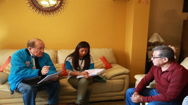 Foto 7 | El ministro de Salud, Fernando D´Alessio, participó como voluntario del Censo 2017 en el distrito de La Molina. (Foto: @Minsa_Peru)