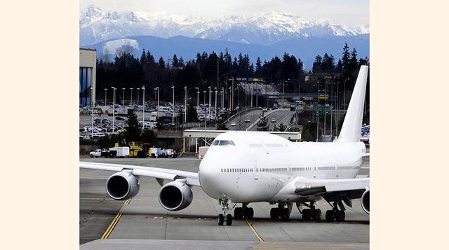 BOEING 747-8 VIP: US$ 150 MILLONES. "Un palacio en el cielo" es la descripción más aproximada sobre el Boeing 747-8 VIP. Un cliente muy selecto y rico pagó un par de millones de dólares por este avión de pasajeros para convertirlo en un jet priv