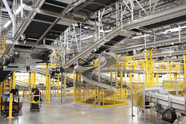 4. Flexibilidad en tiempo y espacios: Los condominios logísticos bien configurados cuentan con capacidad de terreno para su crecimiento, brindando una oferta de espacio que se ajusta permanentemente a las necesidades cambiantes del mercado, ofreciendo a los clientes desde mini almacenes (desde 20m2) hasta centros de distribución (desde 2,500 m2) listos para operar. Así, si se necesita variar la demanda de área requerida —ya sea puntual, estacional o permanentemente—, se podrá atender y resolver fácilmente. Esto es de mucha ayuda, debido al cada vez más cambiante entorno empresarial. (Foto: AFP)