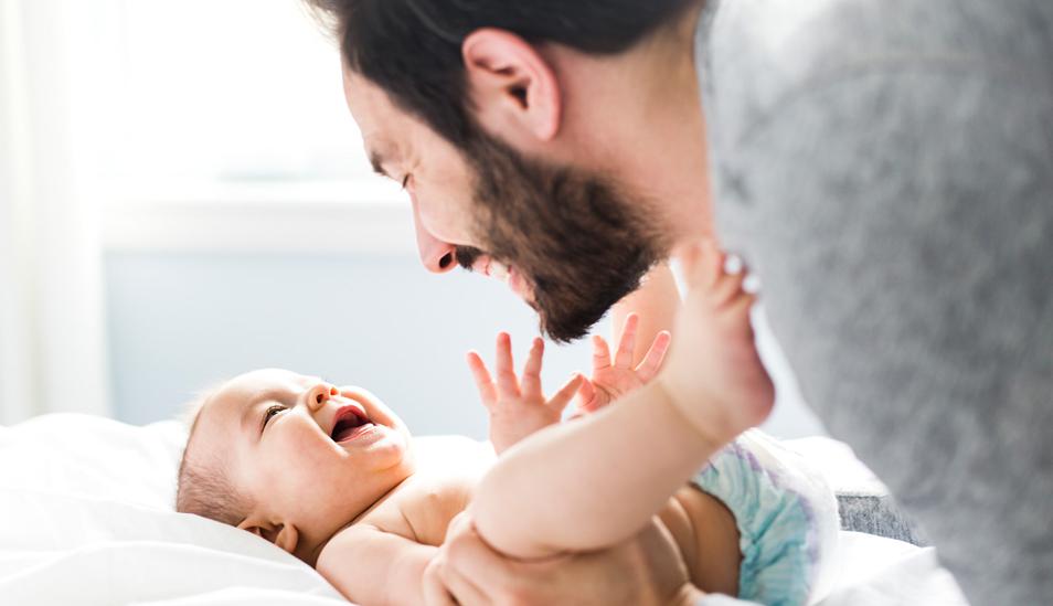 FOTO 2 | 2.     Licencia por paternidad: Los trabajadores varones tienen derecho a ausentarse de manera remunerada de sus empleos durante 10 días con ocasión del nacimiento de sus hijos. Es de 20 cuando es parto múltiple o prematuro y 30 en caso de complicaciones en la salud de la madre o del hijo.