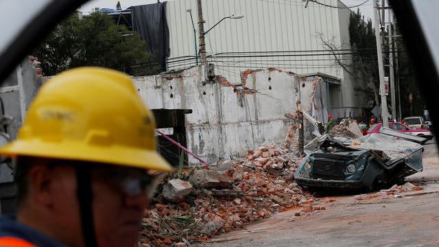 Foto 22 | Inspeccione su hogar para ver si hay daños estructurales. Si tiene dudas acerca de la seguridad, haga que un ingeniero civil inspeccione su casa antes de regresar.