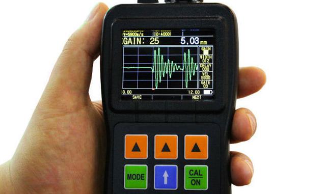 La monitorización es una tarea habitual en muchos ámbitos, requiriendo ciertos instrumentos de medida con un indicador bien en monitor o en algún tipo de LCD. Un ejemplo habitual es lo que se usa en hospitales para controlar de forma continua la presión s