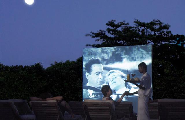 Soneva Fushi (Maldivas)| Una de las principales atracciones que podemos encontrar en Maldivas es el cine al aire libre de Soneva Fushi. Presenta una buena oportunidad para ver películas en las playas. (Soneva Fushi)