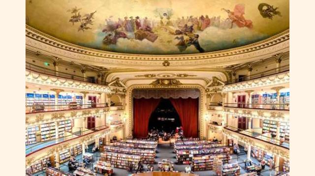 El Ateneo Grand Splendid, Buenos Aires, Argentina. En la capital de Argentina se encuentra una de las librerías más espectaculares del mundo. El Ateneo Grand Splendid fue erigida sobre el antiguo cine teatro Grand Splendid, del que conserva su fisonomía y