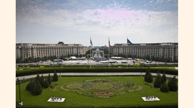 Bucarest, Rumania. El centro histórico es la parte más atractiva de la ciudad, pero sus precios bajos compensan la falta de atractivo de las otras zonas. Según PriceofTravel, los precios de los hoteles están bajando y el costo por día parte de US$ 26.38. 