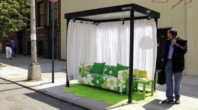 La cadena sueca de muebles y decoración para el hogar acondicionó el paradero como uno de sus escaparates.