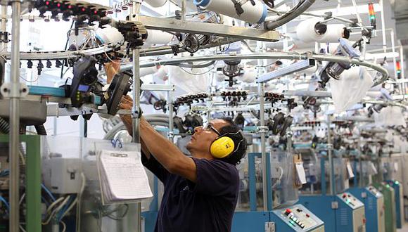 Solo en abril de este año el sector manufactura cayó 3.84%, reportó el INEI. (Foto: GEC)