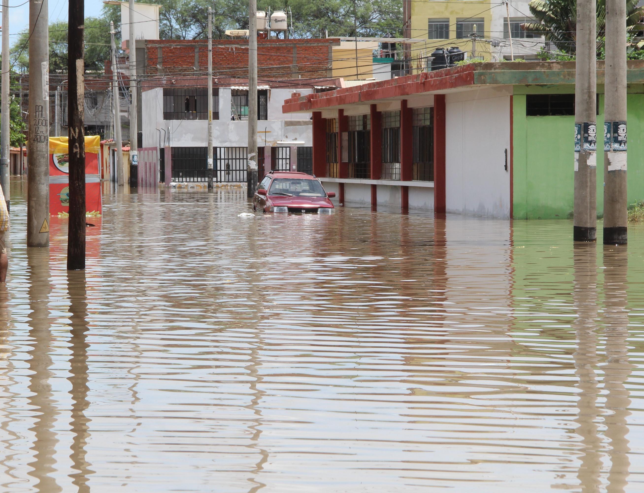 A prevenir. Fenómeno dejó calles inundadas el año pasado.