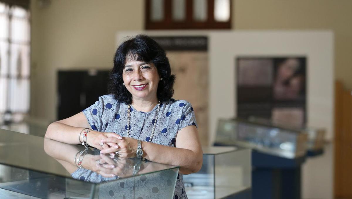 Graciela Rengifo, jefa institucional del Archivo General de la Nación, en una de las áreas de visita del repositorio central (Foto: Manuel Melgar).