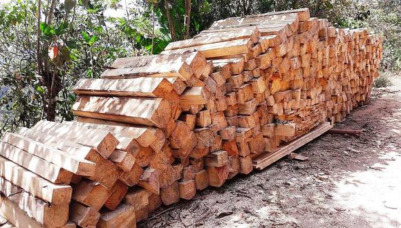 El tráfico ilegal de madera afecta al medioambiente y a las comunidades de la Amazonía.