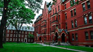 Universidad de Harvard recibe cifra récord de solicitudes de ingreso