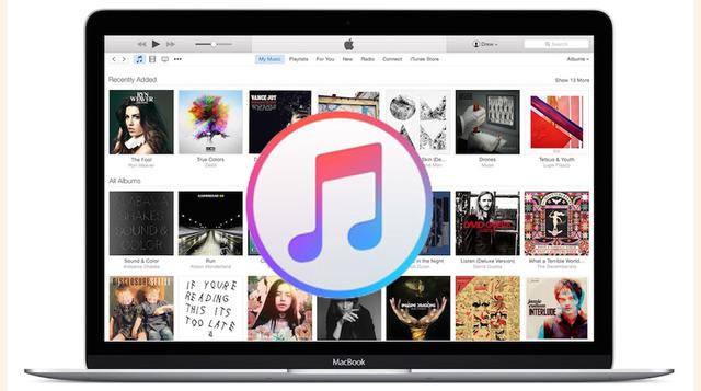 FOTO 8 | Abril del 2003: Apple abre su tienda de iTunes en línea para contenido digital, fijando el precio a 99 centavos por canción para iPods.