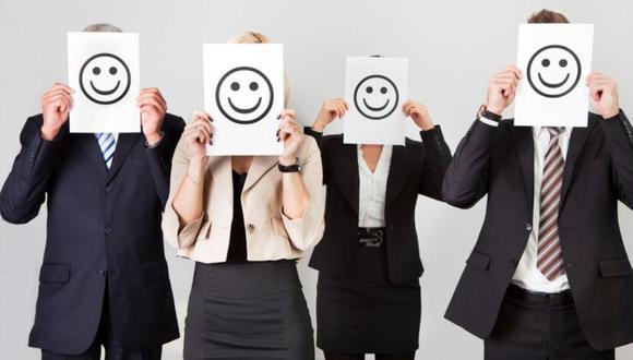 3)	Tony Hsieh, CEO de Zappos asegura que la idea de que la amistad en el trabajo impulsa la felicidad y la productividad.
