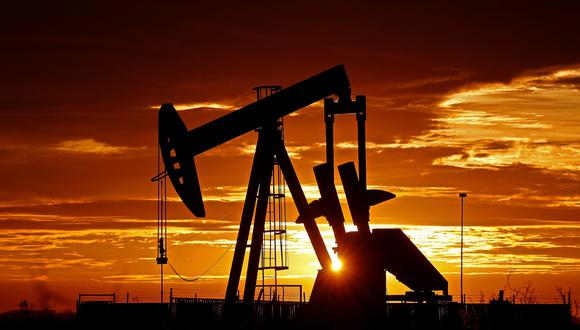 La razón está en el precio del petróleo, que de acuerdo con los cálculos de la organización se situará de media en OCDE 123 por barril en el 2023 en razón del embargo, frente a los US$ 107 sin esas sanciones. Foto: EFE/ Larry W. Smith