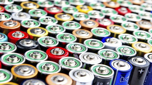 10. Una pila. No debe usted tirarlas a la basura porque contienen sustancias que, en una alta concentración, pueden resultar dañinas para la naturaleza. Por suerte, es sencillo encontrar contenedores exclusivos para pilas. (Foto: iStock/ Thinkstock)