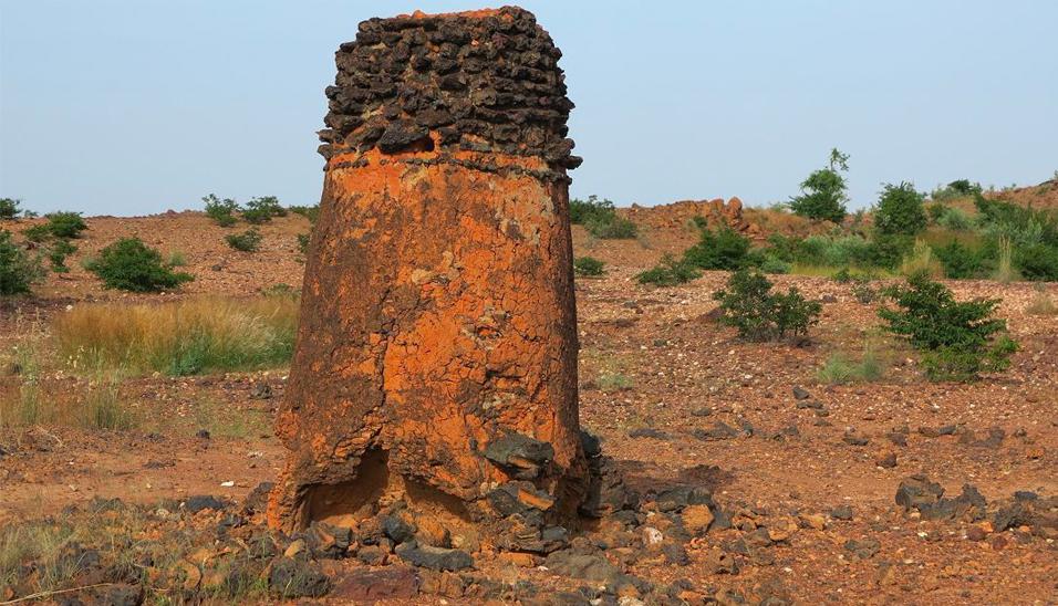 FOTO 1 | Antiguos sitios de metalurgia ferrosa de Burkina Faso Incluye unos quince hornos de tiro natural en pie, varias otras estructuras de hornos, minas y vestigios de viviendas. Douroula, que se remonta al siglo VIII a. C., es la evidencia más antigua del desarrollo de la producción de hierro en Burkina Faso. Foto: unesco.org.