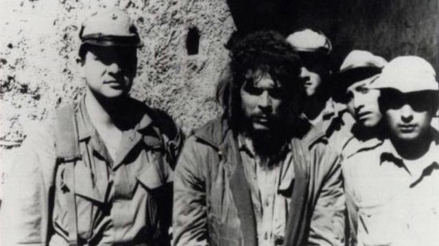 FOTO 10 | Entre otras muchas actuaciones, la CIA también cosechó éxitos en el dispositivo para atrapar y ejecutar al mítico guerrillero argentino Ernesto "Che" Guevara en Bolivia en 1967, o en la financiación y suministro de armas a los combatie