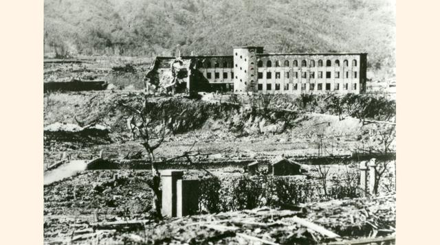 El Shiroyma National School fue dañada por la bomba atómica de Nagasaki el 9 de agosto de 1945. La foto muestra el recinto al sudoeste de Japón; fue tomada por Shigeo Hayashi y es distribuida por el Nagasaki Atomic Bomb Museum. (Foto. Reuters)