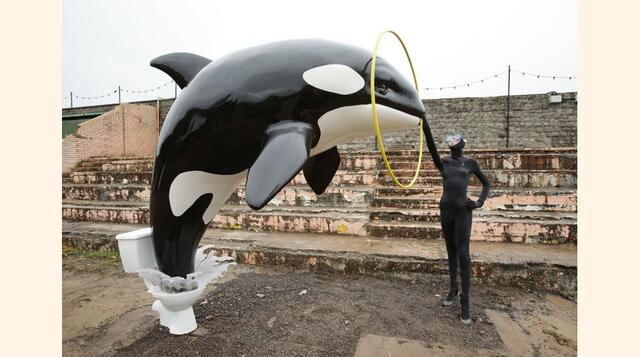 La ballena asesina es una pieza de Banksy que hace alusión a las ballenas de Sea World. (Foto: cnn)