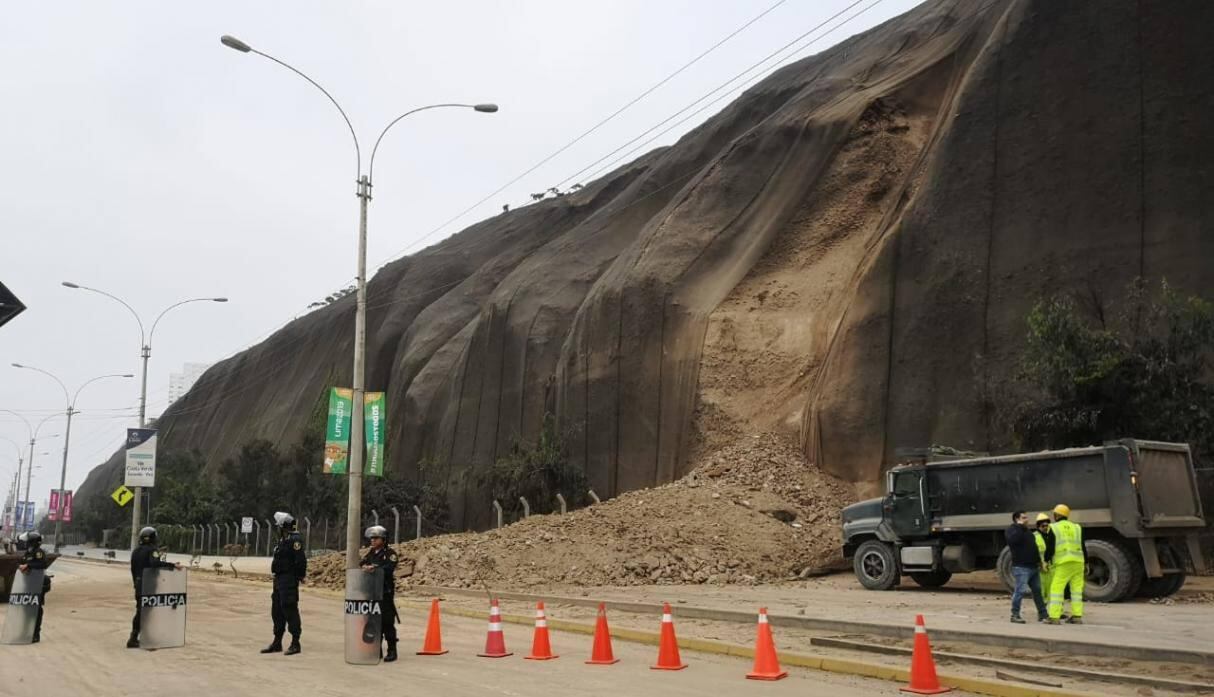 El 8 de agosto un deslizamiento de tierra provocó alarma en los vecinos de Magdalena del Mar y de las autoridades. (Foto: GEC)