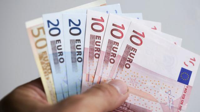 El euro cayó a 1.09 dólares, su nivel más bajo frente al billete verde desde el 28 de octubre. (Foto:Bloomberg)