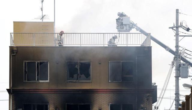 Una vecina declaró que el presunto responsable, no identificado pero de 41 años, según la policía, sufrió quemaduras en los brazos y en las piernas. (Foto: EFE)