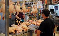 Precios mayoristas del pollo y huevo retroceden ante menor demanda