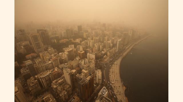 La semana se inició con una tormenta de arena fuera de estación que cayó sobre Líbano y Siria. Beirut y Damasco, capitales de ambos países, fueron cubiertas por una capa de polvo amarillo que causó problemas respiratorios a cientos de personas y la muerte