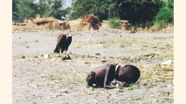 Niña hambrienta y buitre. Sudán, 1993. Foto: Kevin Carter.
