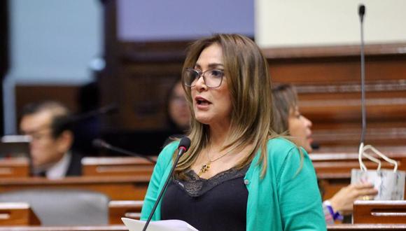 La investigación a Magaly Ruiz se dio tras conocerse la denuncia que realizó Carlos Marina Puscán en contra de la legisladora por haberle recortado S/ 1,500 mensuales del sueldo que recibía por su labor en la Comisión Especial Multipartidaria de Protección a la Infancia. (Foto: Congreso)