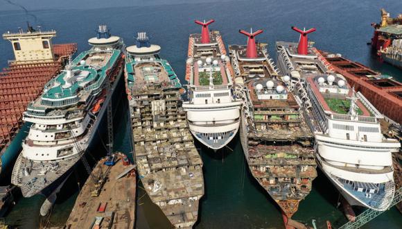 Con las restricciones para viajar aún vigentes, las reglas de distanciamiento social y el miedo de la población a tomar un crucero, el futuro del sector se antoja muy complicado. (Foto: Umit Bektas / Reuters).