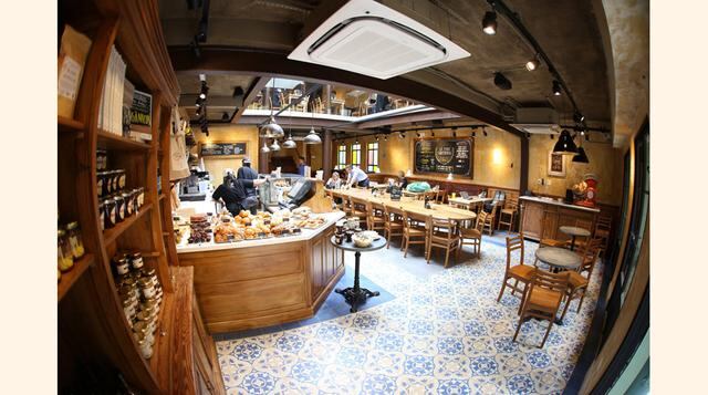 “Fue fundada por un joven chef (Alain Coumont), que solía trabajar conmigo en Nueva York. Me gusta la consistencia y la calidad de su pan con la simplicidad de la comida que crea alrededor del pan. Tengo mi propia panadería en el West Side de Nueva York, 