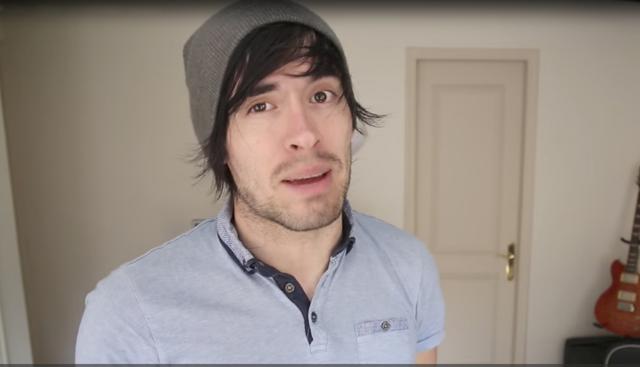 FOTO 3 | 8. German Garmendia
German es un YouTuber récord: a los 27 años, es la persona más joven en esta lista, y siendo chileno, es el único latinoamericano; sin mencionar que es el canal de habla hispana con más suscriptores en todo YouTube.
Él tiene dos canales, y el segundo, JuegaGerman, también tiene más de 20 millones de seguidores. Sus suscriptores vienen a él por su marca única de caracterizada por encontrar el humor en las cosas cotidianas, como hacer amigos o relaciones familiares. German también tiene una banda llamada Ancud, cuyos videos son publicados regularmente en su canal principal.
Patrimonio: $5,5 millones (4,6 millones de euros)
Canal: HolaSoyGerman
Suscriptores: 33.295.790