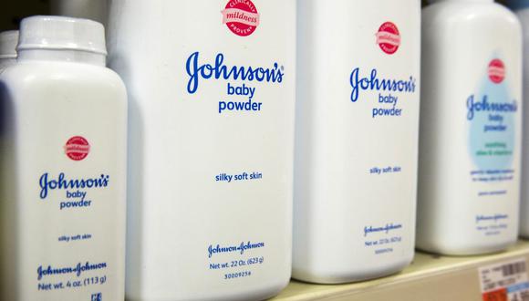 Según Johnson & Johnson, se está tratando de determinar la validez de esos resultados y aún es pronto para determinar si pudo haber una contaminación en las muestras analizadas o si la botella en la que se encontró amianto había sido manipulada. (Foto: Reuters)