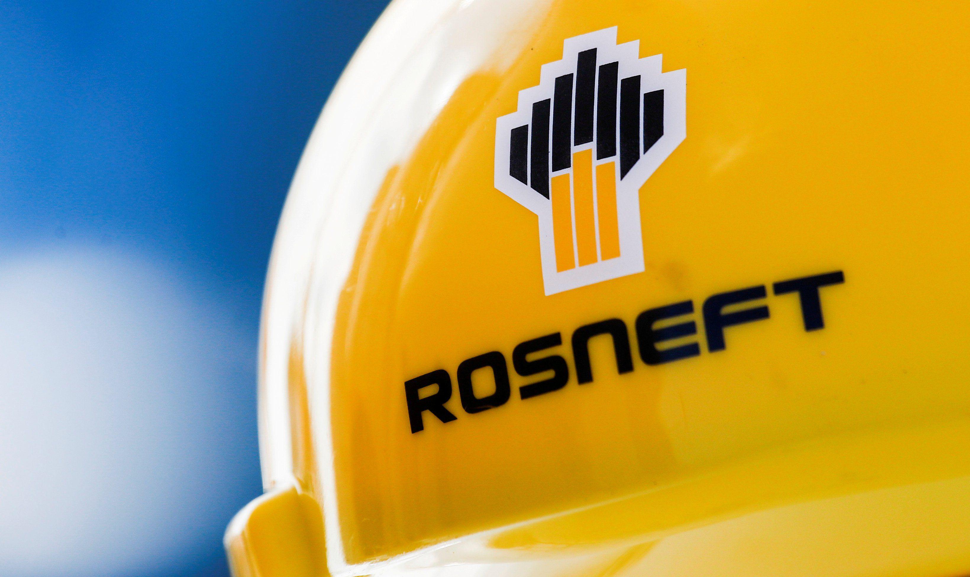 Rosneft Trading y su presidente "negociaron la venta y el transporte de petróleo crudo venezolano", dijo el secretario del Tesoro, Steven Mnuchin en un comunicado. (REUTERS/Maxim Shemetov).