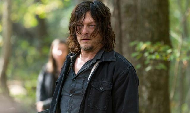 FOTO 9 | 9. El actor Norman Reedus es tan cercano a Greg Nicotero, un maestro de efectos especiales, coproductor del programa y ocasional director, que al hablar suelen completar sus frases. También se envían canciones para explicar la emoción que quieren