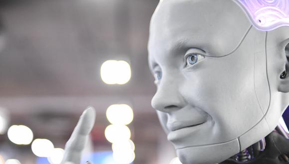 El equipo constató que los participantes que veían los vídeos con el robot de aspecto humano eran más propensos a calificar las acciones de este como intencionadas en lugar de programadas. (Foto: Patrick T. Fallon | AFP)