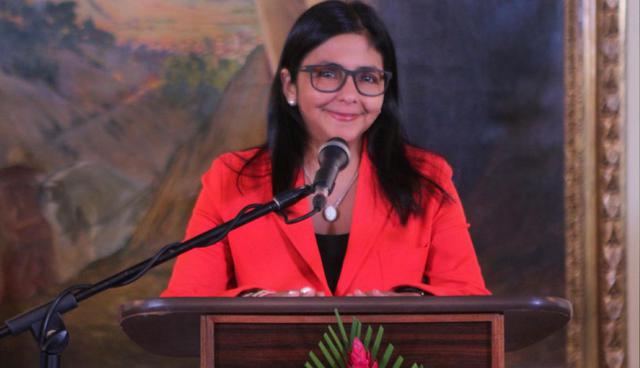 6. Delcy Rodríguez, presidenta de la ANC. Rodríguez, actual presidenta de la oficialista Asamblea Nacional Constituyente (ANC), fue ministra de relaciones exteriores de Venezuela entre 2014 y 2017. Como canciller, según recoge el informe, intervino en junio de 2016 ante una sesión especial del consejo permanente de la OEA y aseguró que en Venezuela "no hay una crisis humanitaria". Según los expertos, Maduro lleva tres años negando esa crisis y la ha usado para ejercer "control social" sobre la población. (Foto: Twitter)