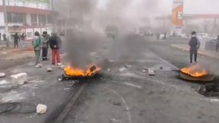 Arequipa: manifestantes bloquean carretera exigiendo cierre del Congreso y nuevas elecciones