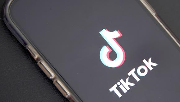 La compañía también argumenta que el estado “destierra a TikTok, y solo a TikTok, del estado, por razones puramente punitivas, como lo demuestra la decisión de señalar al demandante con sanciones severas basadas en preocupaciones especulativas sobre la seguridad de los datos y las prácticas de moderación del contenido de TikTok”. (Foto de EFE)