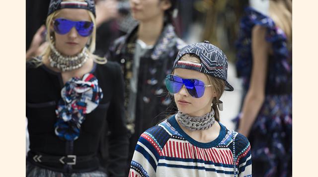 Futuristas gafas de aviador plateadas en tamaño XXL. (Foto: chanel)