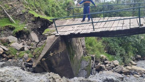 Puente peatonal Rondón y puente vehicular Shaclli sufrieron daños en sus estribos por lo que colapsaron. (Foto: COER Áncash)