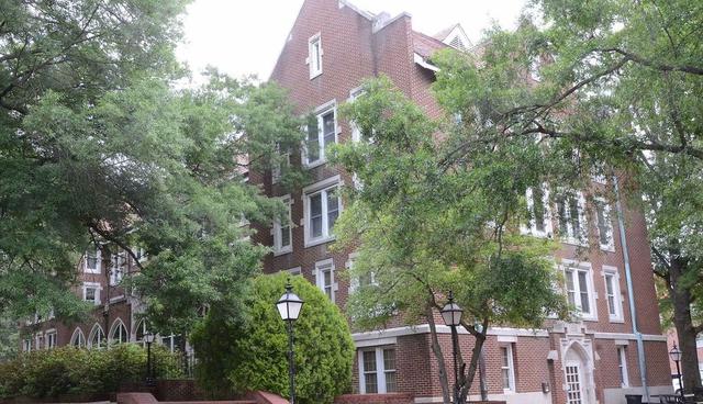 FOTO 4 | Arkansas - Hendrix College. Costos de matrícula, alojamiento, comida y otros costos, 2016-17: US$ 58,120. Precio promedio pagado por un estudiante con ayuda / beca, 2015-2016: US$ 22,777. Ubicación: Conway, AR. Sector: privado sin fines de lucro. Número de estudiantes: 1,328. (Foto: Via Wikimedia Commons)