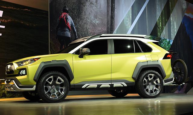 FOTO 11 |Todos los carros tenían además su volante, pedal de acelerador, un freno y en casos como los Porsche de carreras, un embrague y una palanca de cambios de siete velocidades, nada de carros autónomos, un tema que ocupó buena parte de una conferencia de tecnología automovilística previa al Auto Show, el martes. El control humano de los autos continúa vigente... por ahora.