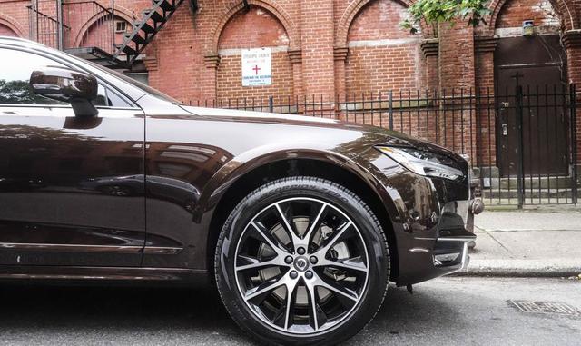 Volvo les ofrece este vehículo a los norteamericanos en un intento por cortar su adicción a los vehículos utilitarios deportivos (SUV, por sus siglas en inglés). La marca ya cuenta con dos SUV excelentes, el XC60 y el XC90, pero apuesta a poder hacer que 