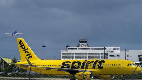 La aerolínea combinada de JetBlue y Spirit Airlines tendría una flota de 458 aviones y sus flotas continuarán operando de forma independiente hasta que se cierre la transacción. (AFP/RICARDO ARDUENGO).