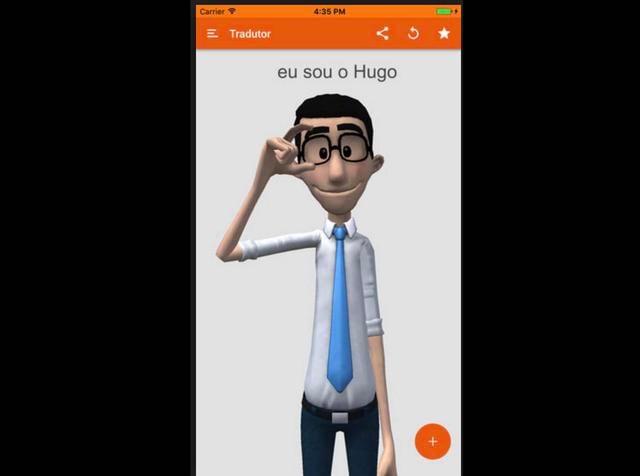 FOTO 3 | La persona que  quiere comunicarse con otra con discapacidad auditiva sólo tiene que hablar y Hugo comenzará a traducir con señas lo que acaba de escuchar en el teléfono.