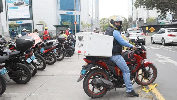 Los emprendedores utilizan motocicletas o automóviles para hacer las entregas. (Foto: GEC).