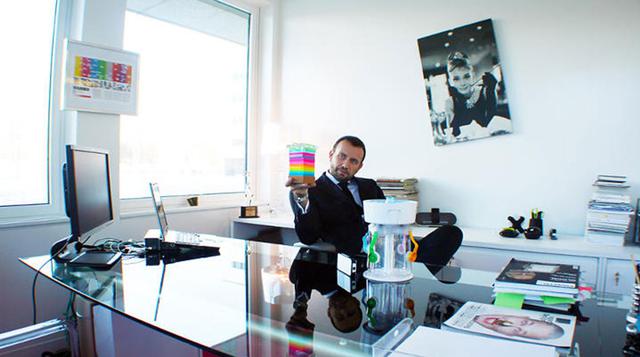 Chief Design Officers. El CDO o gerente de diseño apareció hace poco, y parece que desaparecerá pronto. Si bien los diseñadores son necesarios, en una empresa orientada al gráfico, un cargo ejecutivo en diseño sería redundante.